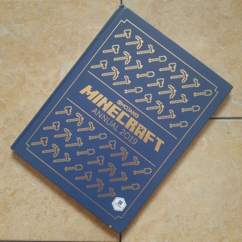 Buku Bahasa Inggris Minecraft Annual 2019 Mojang Official Product Hardcover Original