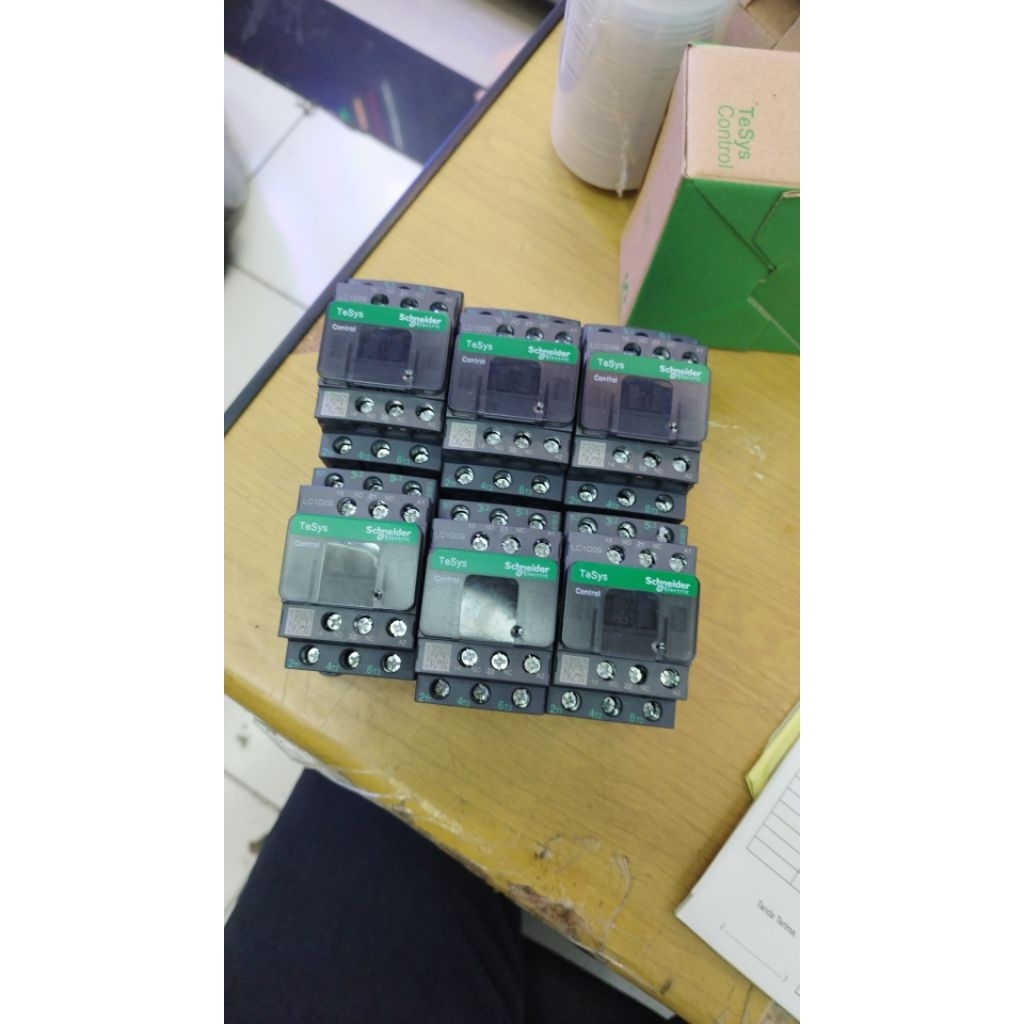 CONTACTOR SCHNEIDER LC1D09M7 KONTAKTOR SCHNEIDER LC1D09M7 220VAC