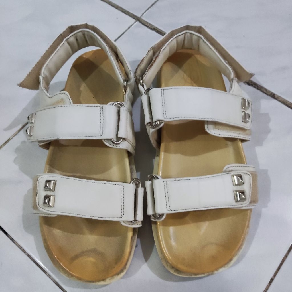 Sepatu sandal Stradivarius original (preloved)