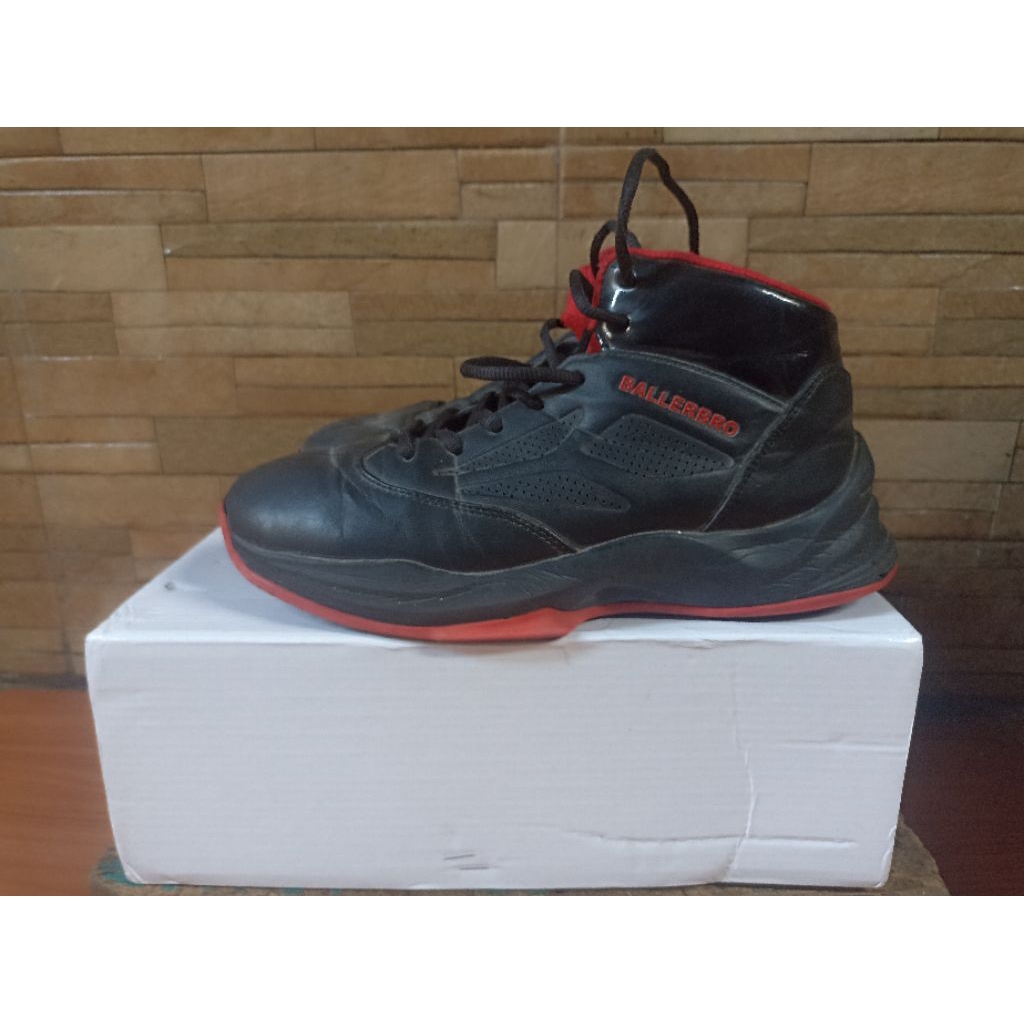 sepatu basket balebro second