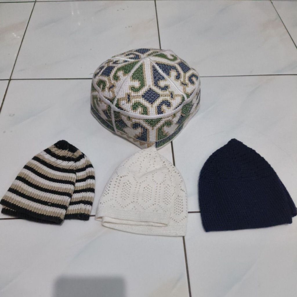 PERELOVED ~ Peci Kopiah Pakistan Hitam Putih Rajut Pl LIKE NEW