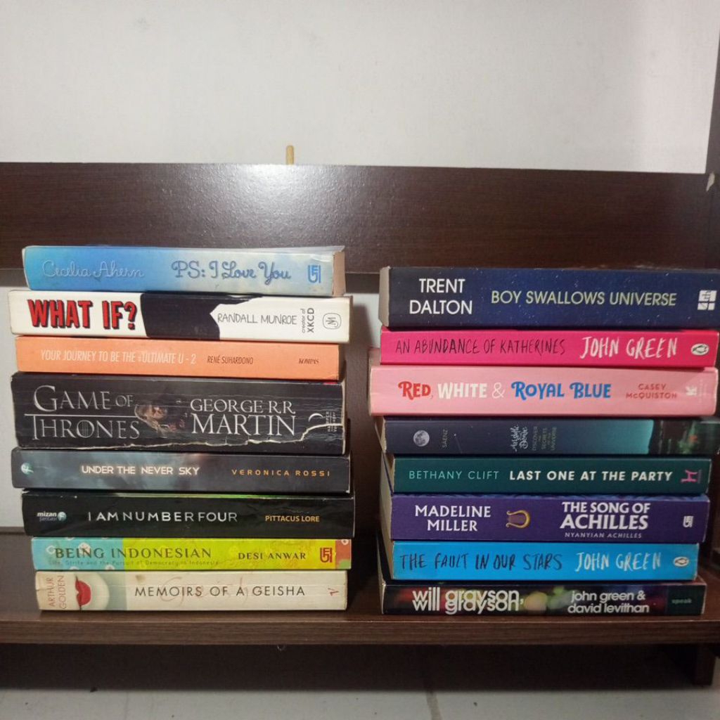 Preloved/bekas buku dan novel original bahasa Inggris dan bahasa Indonesia