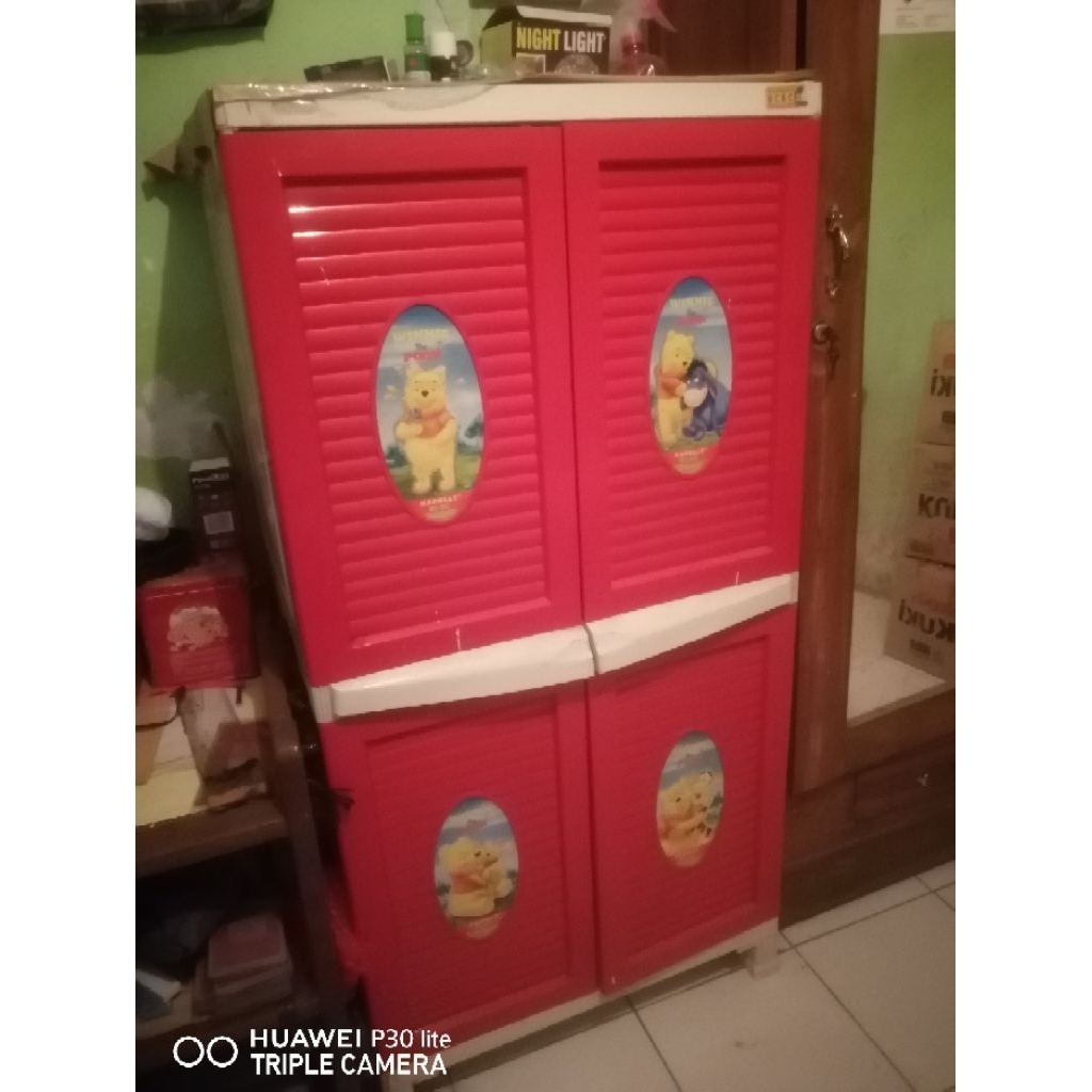 lemari plastik bekas 4 pintu