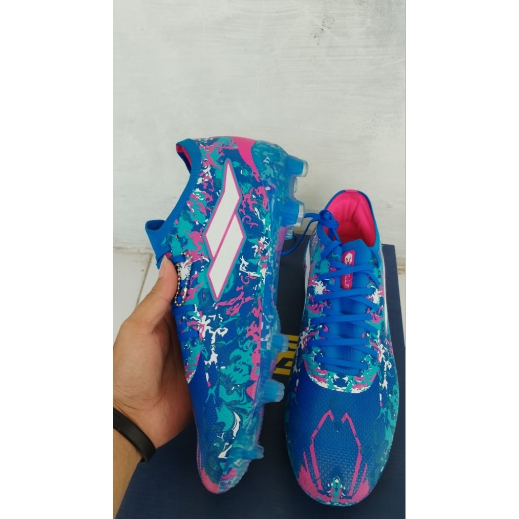 Sepatu Bola Mills Xyclops Kaldera