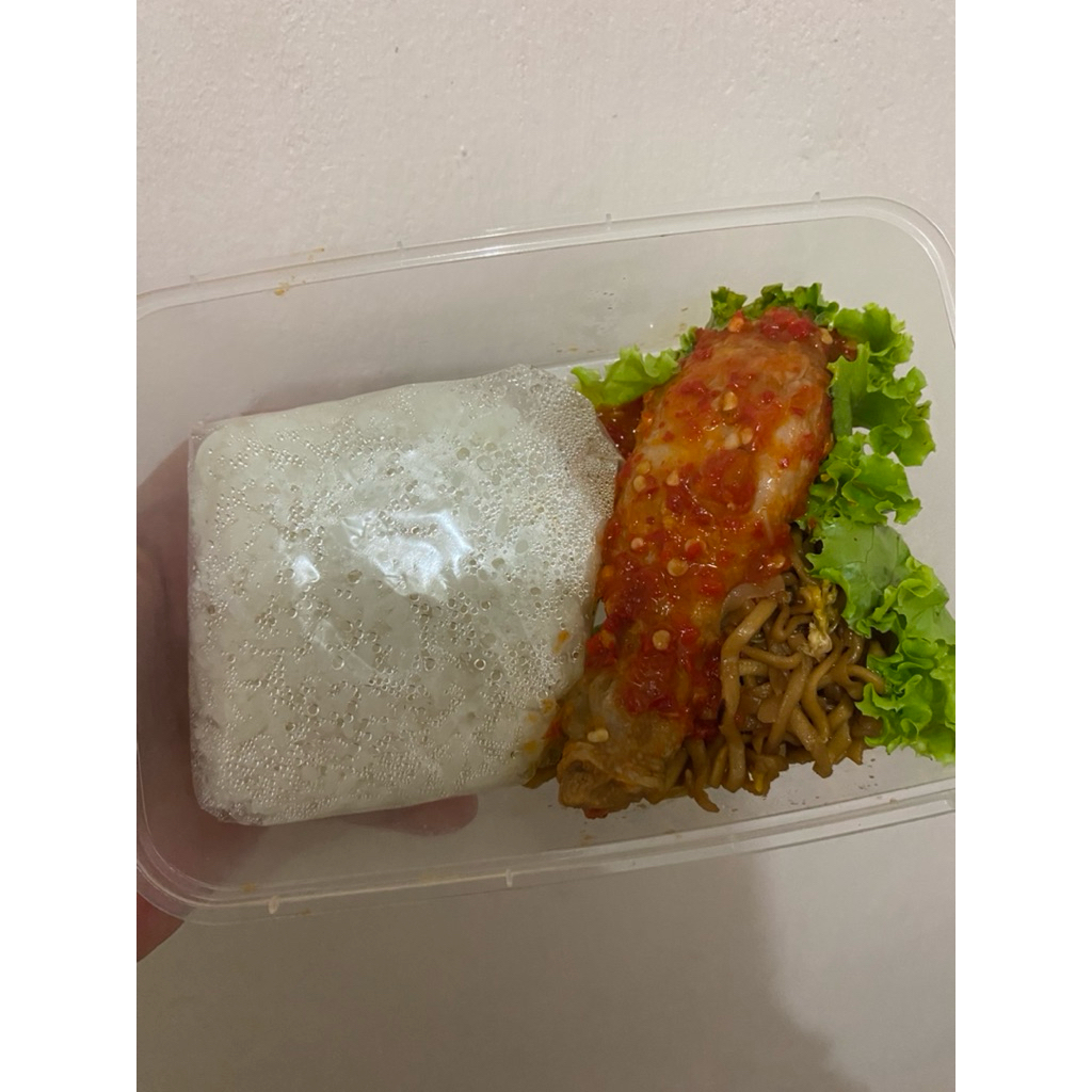

NASI AYAM + MIE GORENG