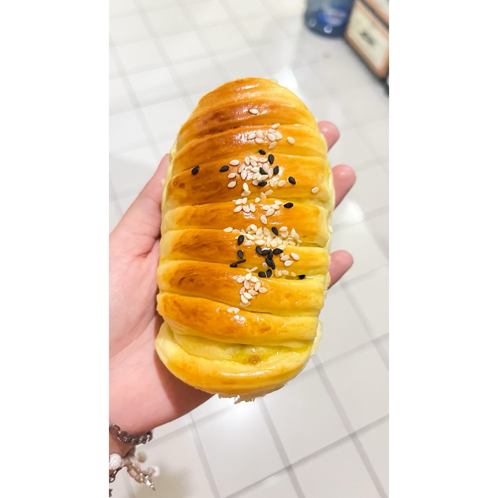 

Roti isi daging Babi (Non-Halal)