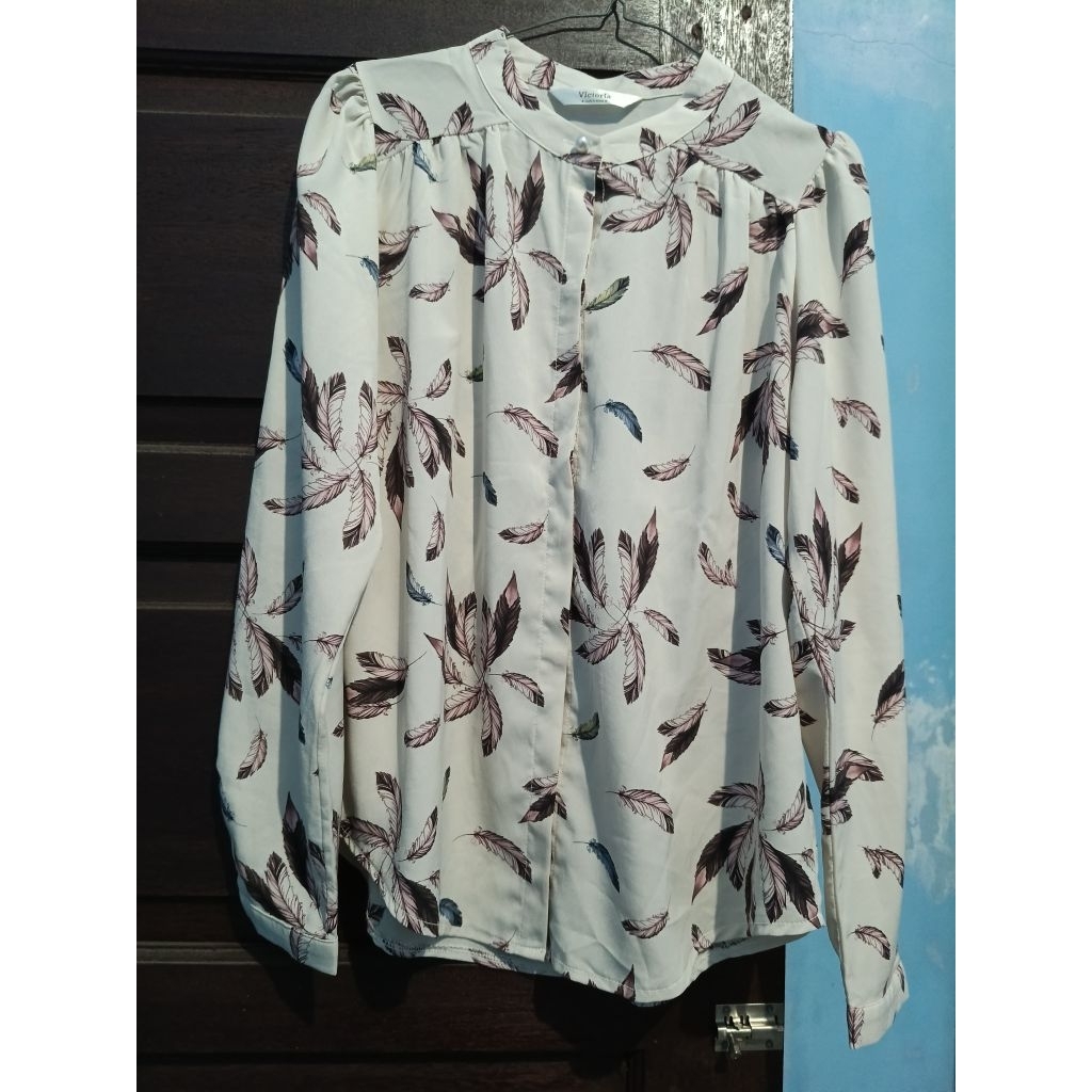 PRELOVED KEMEJA WANITA SATIN MOTIF BLOUSE ATASAN