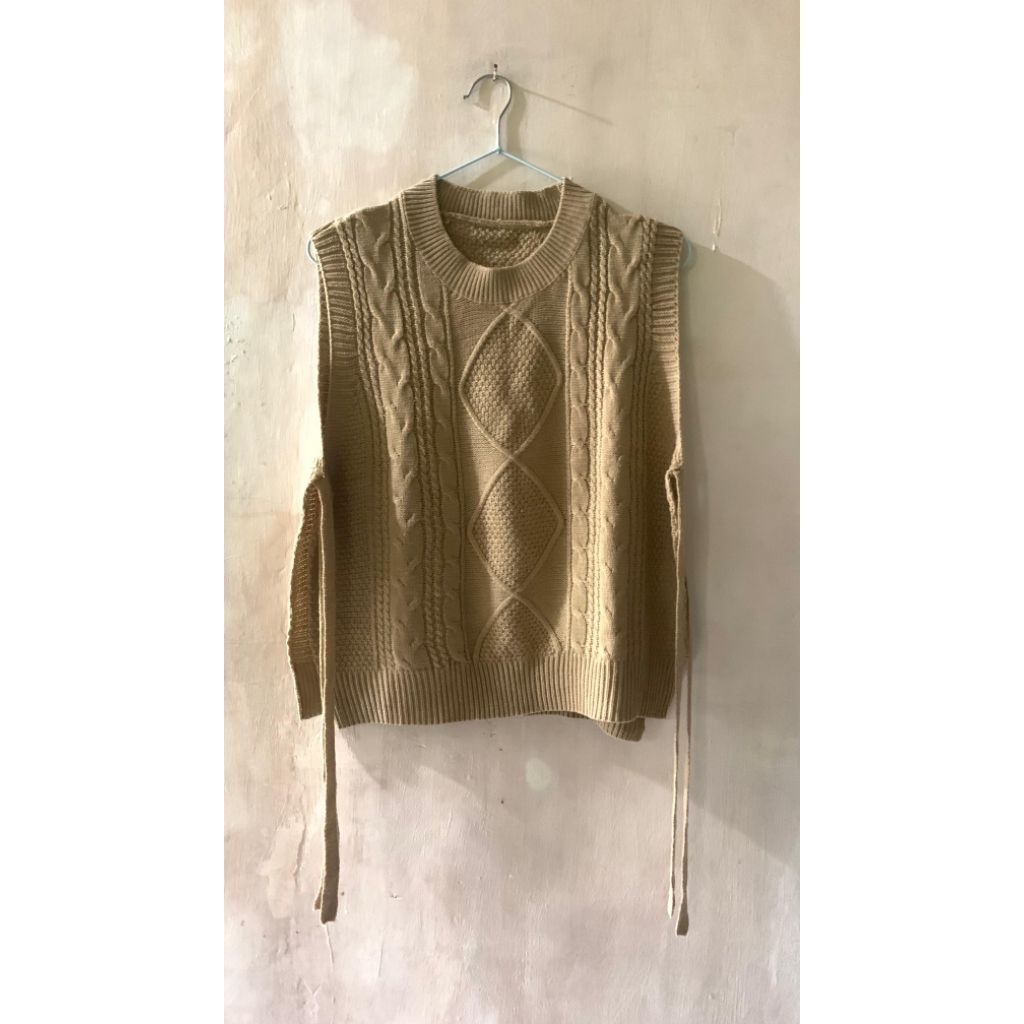 Vest rompi cable mocca | preloved |