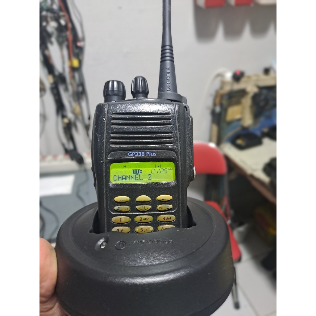 Ht Motorola Gp338 plus UHF Asli  Walkie Talkie Motorola GP 338+ Mungil  Frekuensi Uhf 403.000 Mhz sd