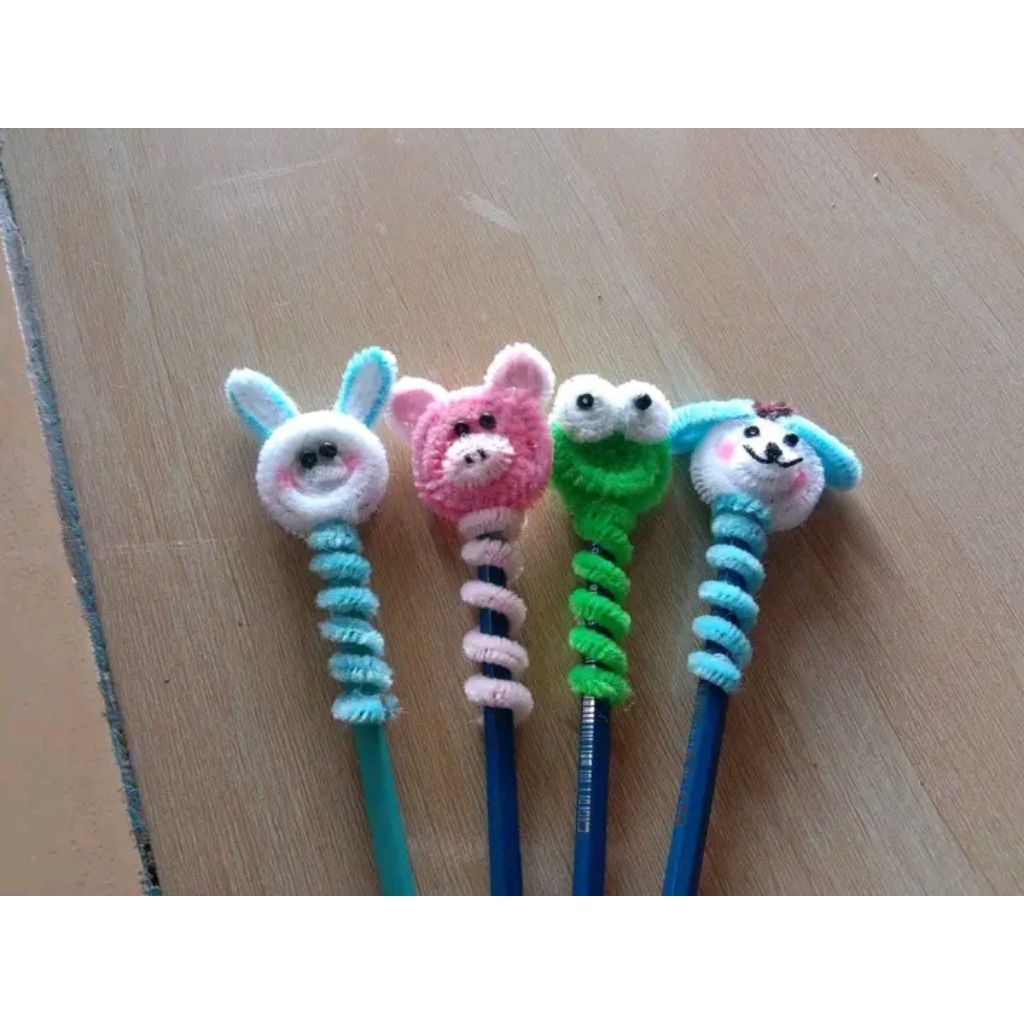 

Pensil karakter imut dan comel