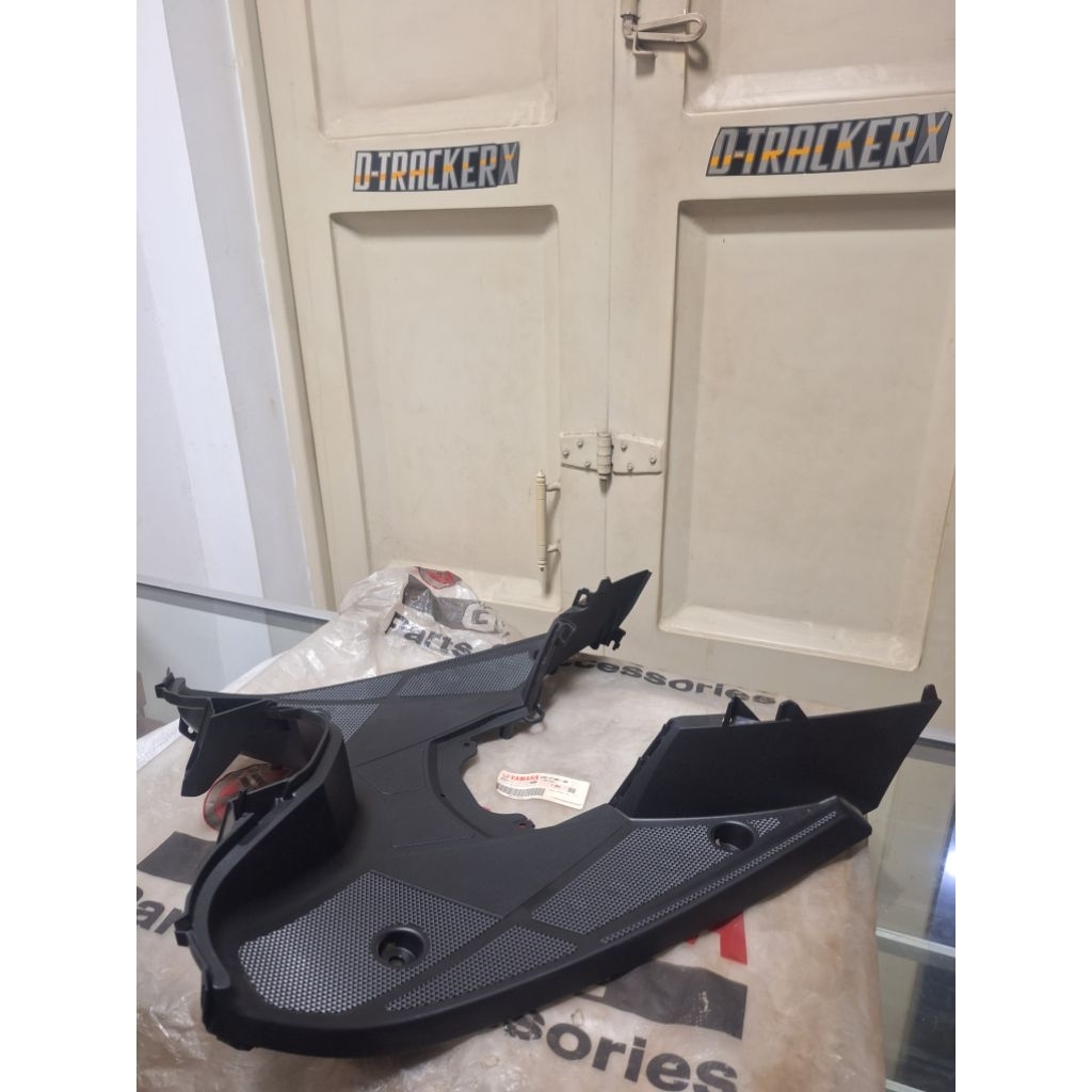 Lantai pijakan kaki yamaha xeon seon karbu original yamaha 44D-F7481-00
