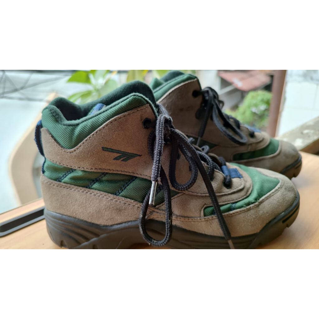 Sepatu Hi-Tec