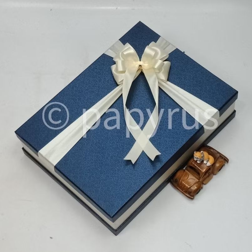 

PAPYRUS Sandwich 30x40 Tinggi 10cm Kotak Kado Gift Box Hardbox Hampers Hadiah V1
