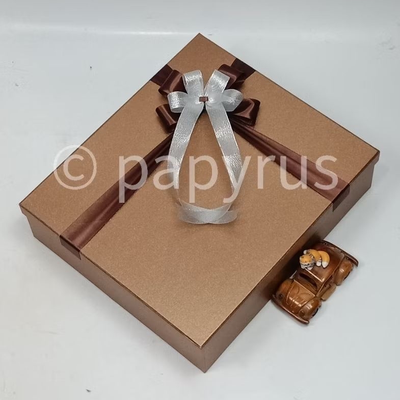 

PAPYRUS 35x40 Tinggi 10cm Kotak Kado Gift Box Hardbox Hampers V1