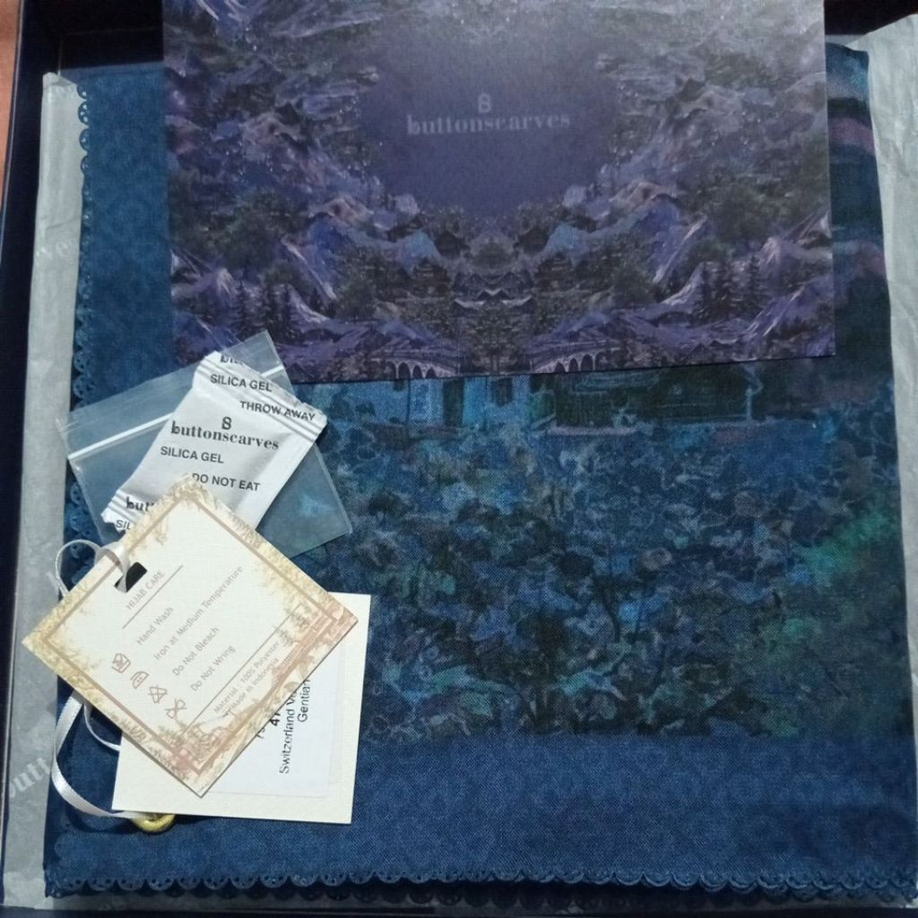 Buttonscarves Series Switzerland (Gentian)