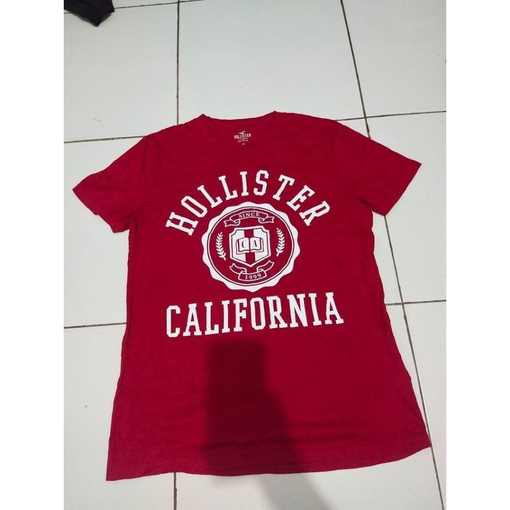 Kaos Merah Hollister