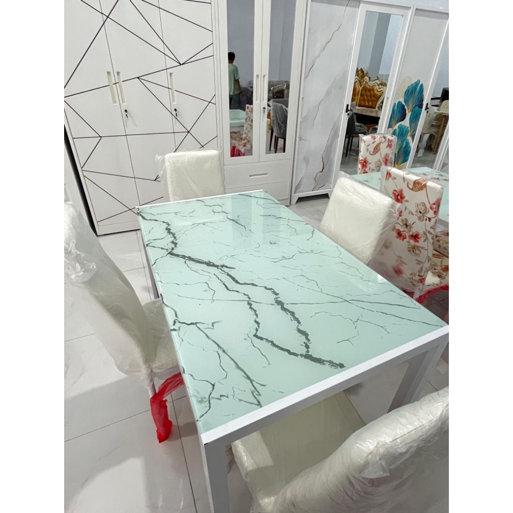 Meja Makan Kaca 4 Kursi