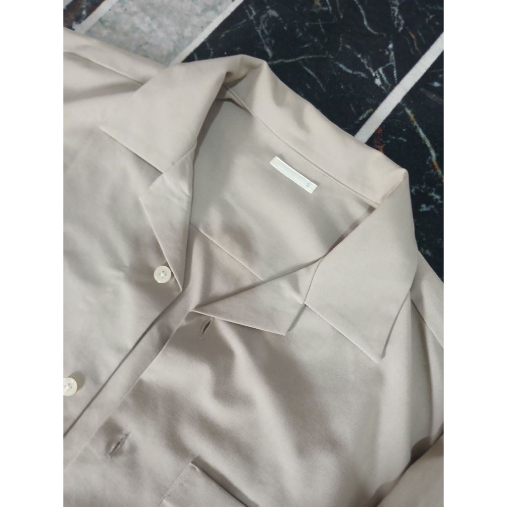 gu kemeja open collar