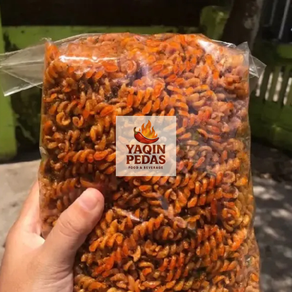 

500 GRAM Makaroni Kriwil Pedas Gurih Uril – Snack Cemilan Renyah Pedas Nagih