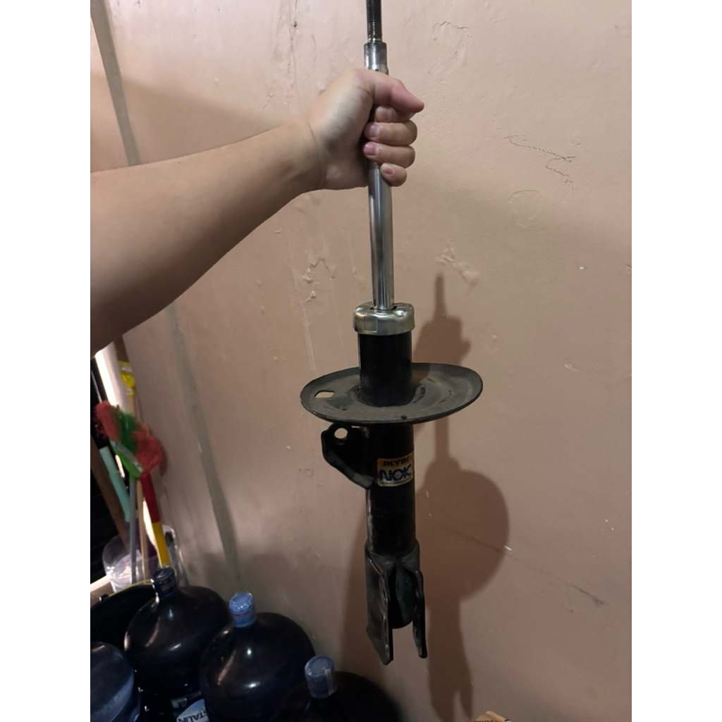 Shockbreaker toyota yaris bakpao depan bekas second seken preloved