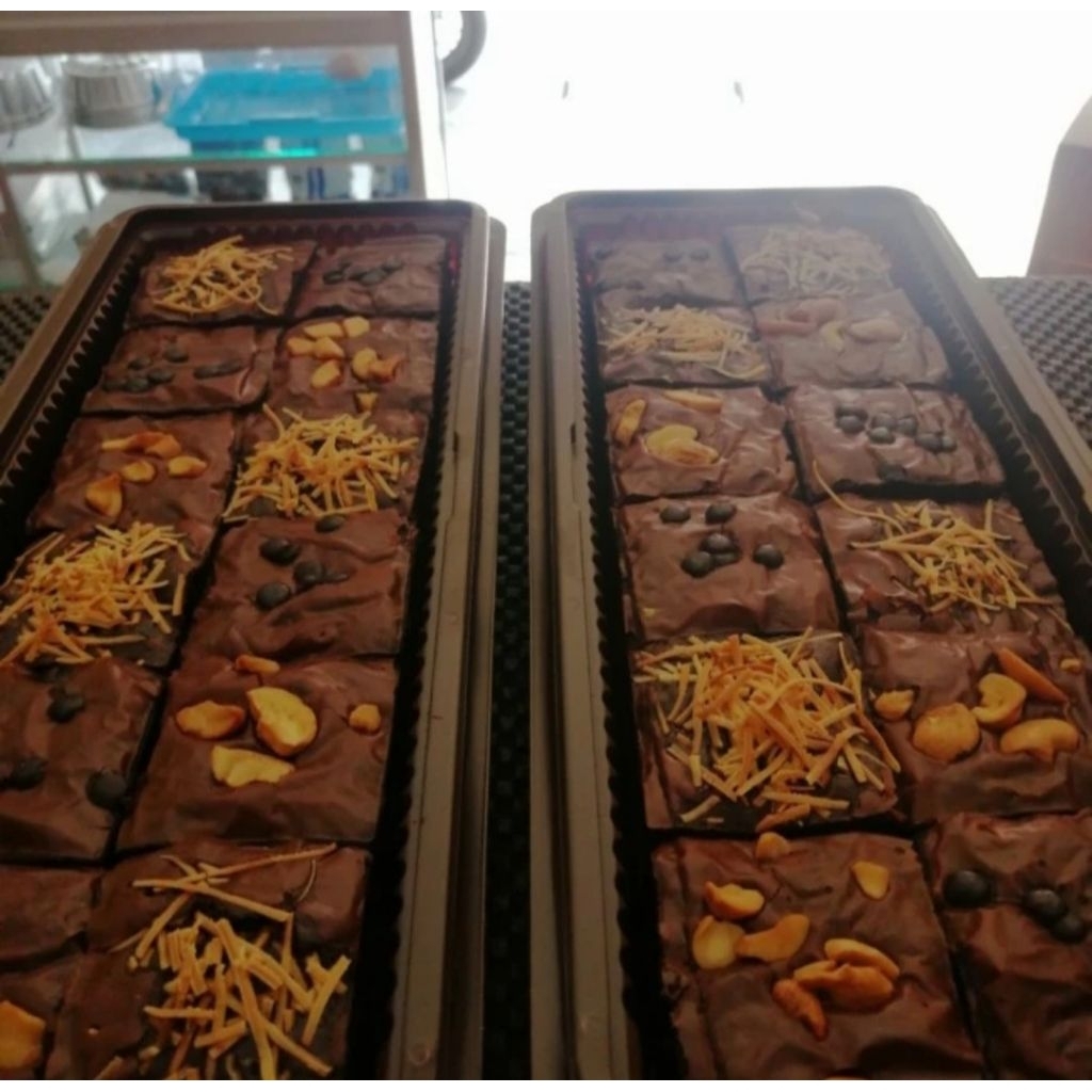 

brownies Panggang ukuran 30x10 ( 12 pcs )