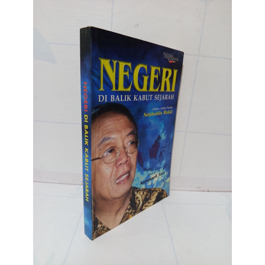 Buku Negeri di Balik Kabut Sejarah