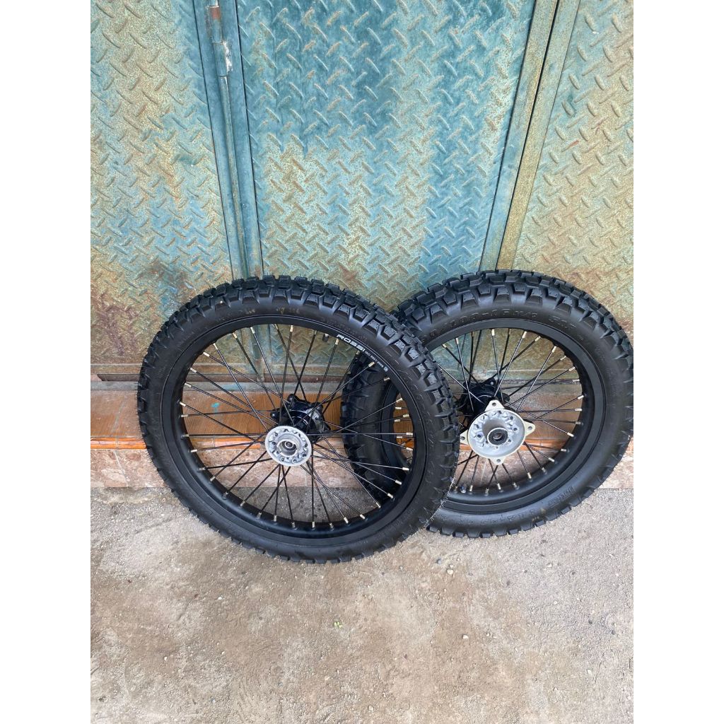 Rakitan Wheelset Offroad KLX S Ring 16/19 Ban IRC Warna Hitam