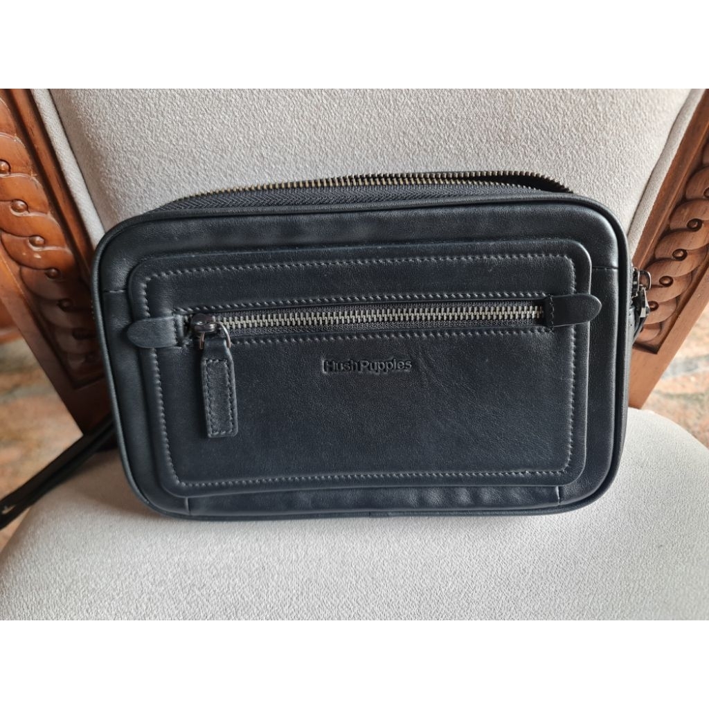 Tas Pria Clutch Second Hush Puppies Original BlackDimension:(Panjang x Tinggi x Lebar)23.5 cm x 15 c