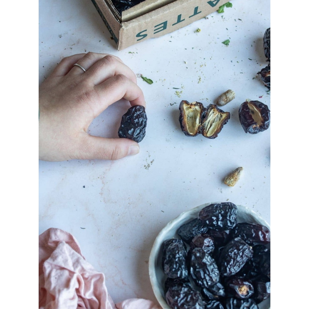 

Kurma Ajwa Jumbo Dattelmann Kemasan 3kg - 100% Organik - Ajwa Madinah Dates - Kurma Nabi