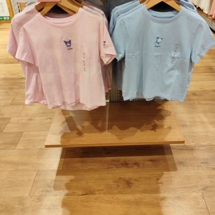 Kaos UT Sanrio Lengan Pendek Wanita Uniqlo