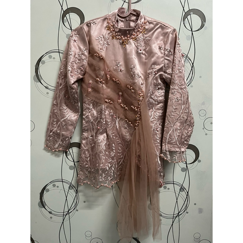 KEBAYA WISUDA DUSTY PINK