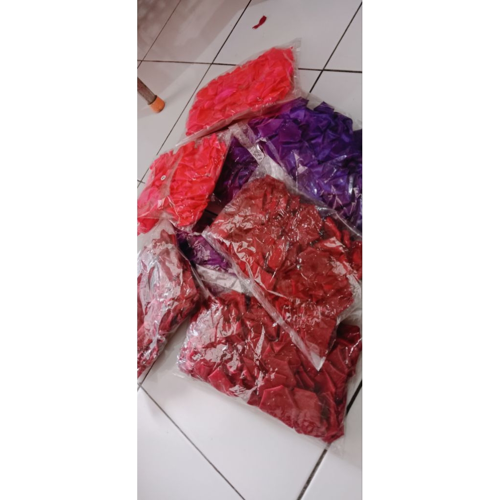 

kelopak bunga pita satin uk 4cm perpack isi 50kelopak