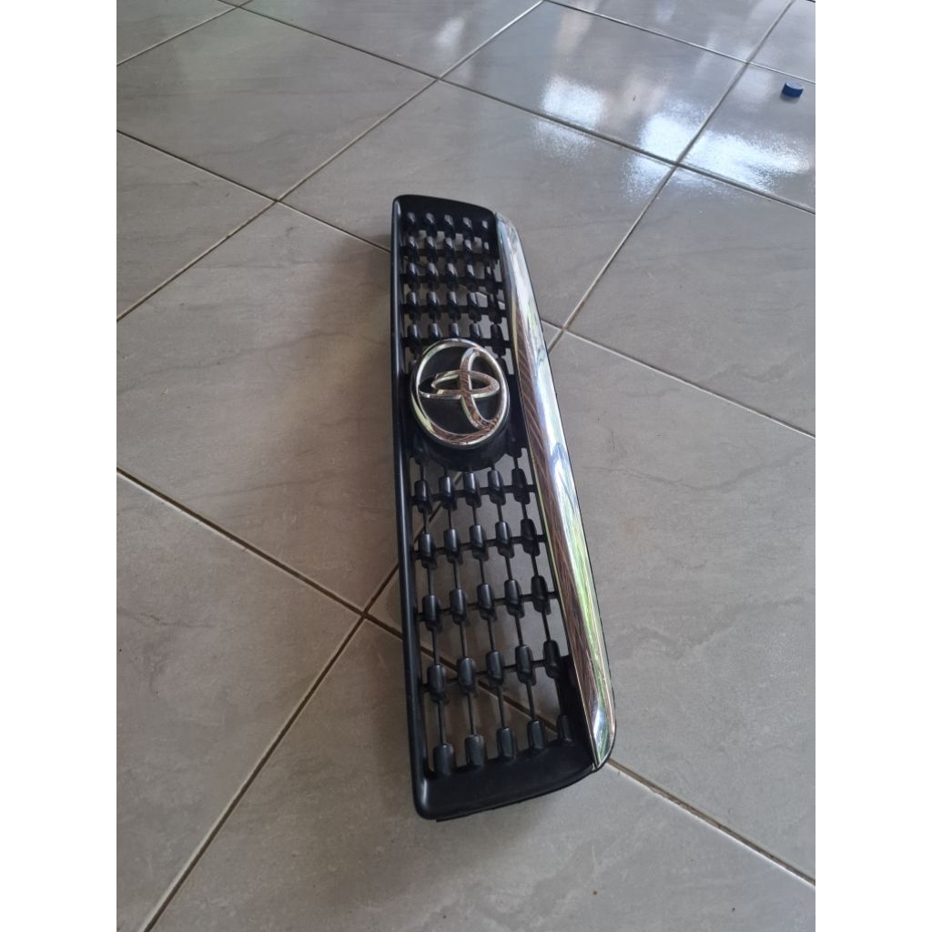 gril depan Toyota rush