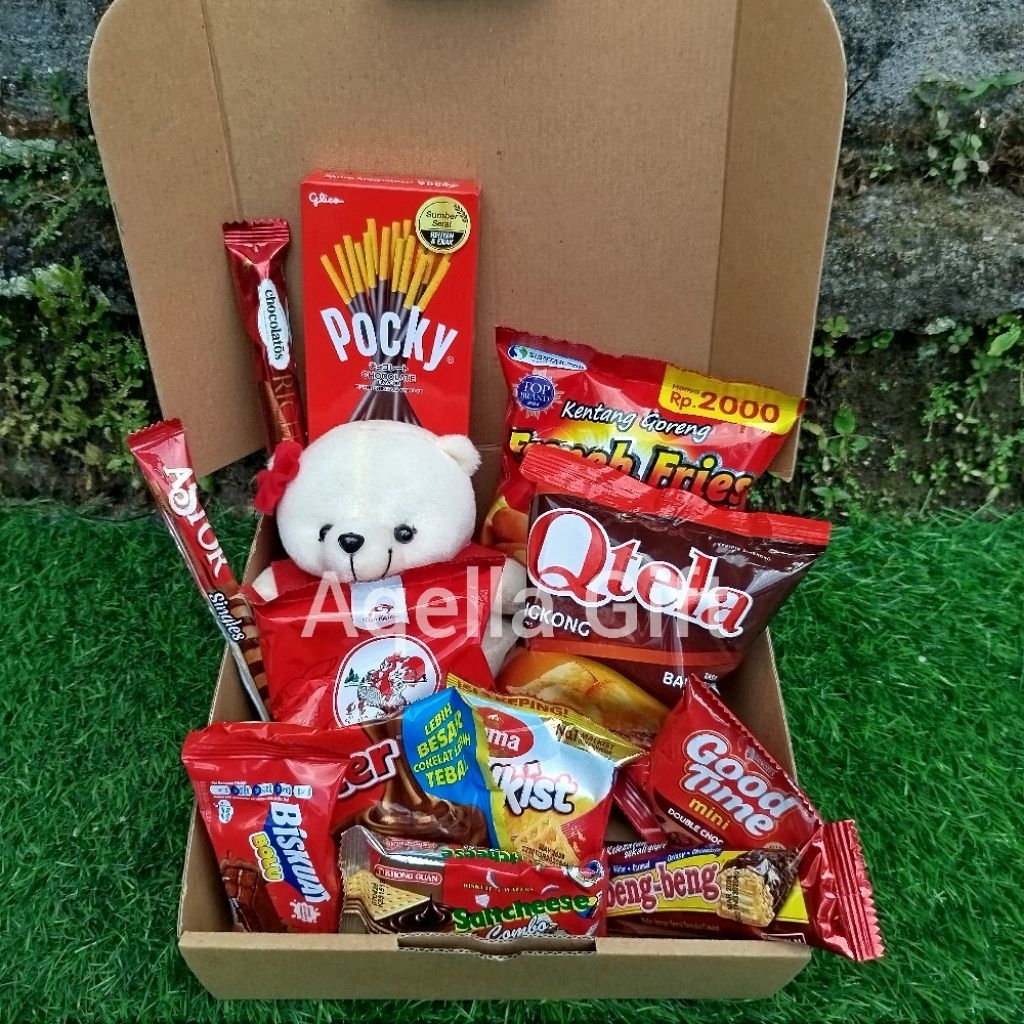 

Ready Hampers snack / snack box / hampers giftbox / kado ulang tahun / Kado wisuda / Kado anniversary / Kado mensive dll