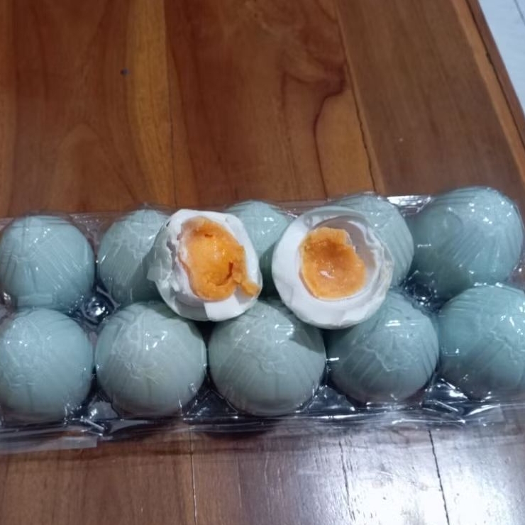 

Telur Kamal / Telur Bebek / Telur Asin Matang Isi 10 FREE 1