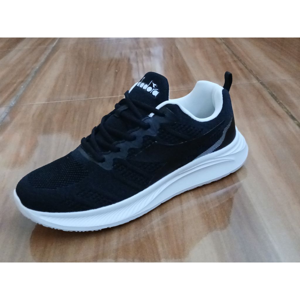 sepatu sport runing pria diadora hitam original