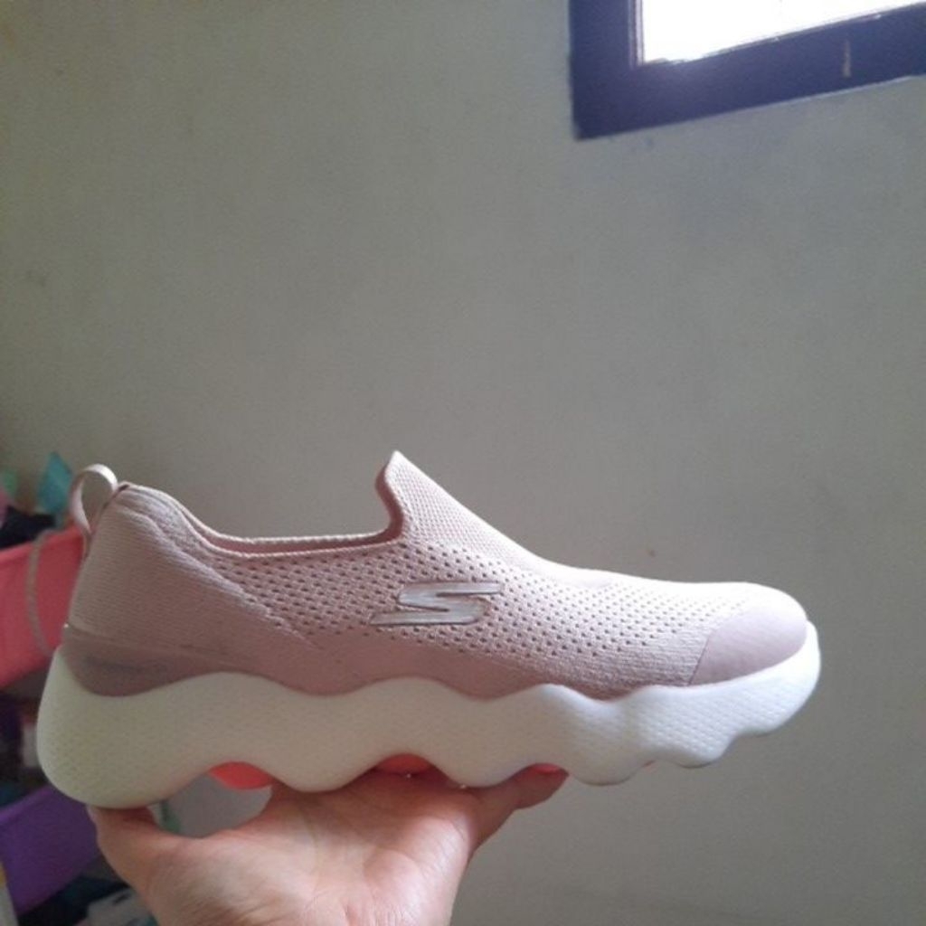 PRELOVED SEPATU SKECHERS MASSAGE FIT SIZE 38(25cm)