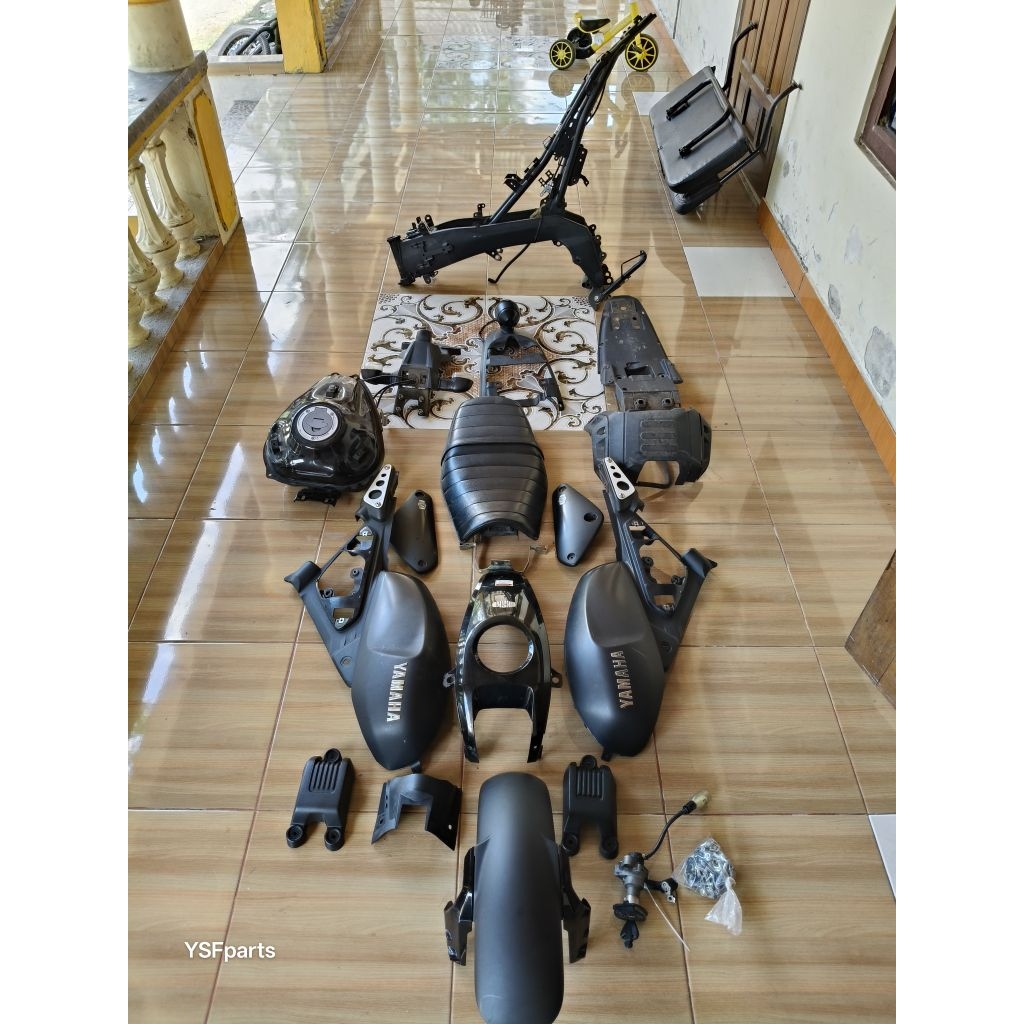 body xsr lengkap dengan rangkanya original yamaha