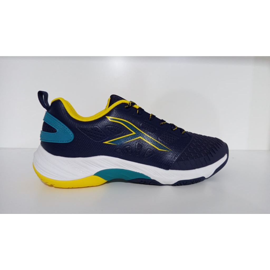 Sepatu Badminton Hundred Hypercourt