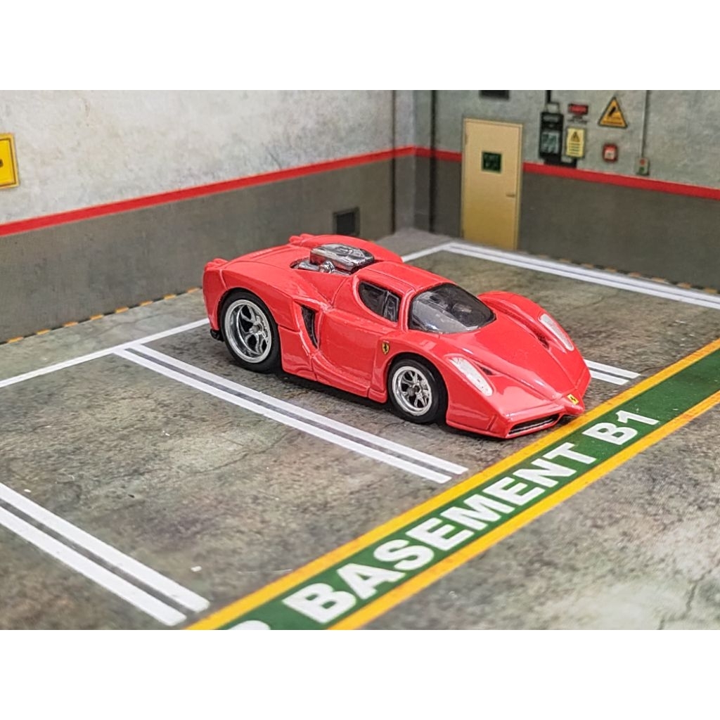 HOTWHEELS FERRARI ENZO TOONED UNRIVET BAN KARET