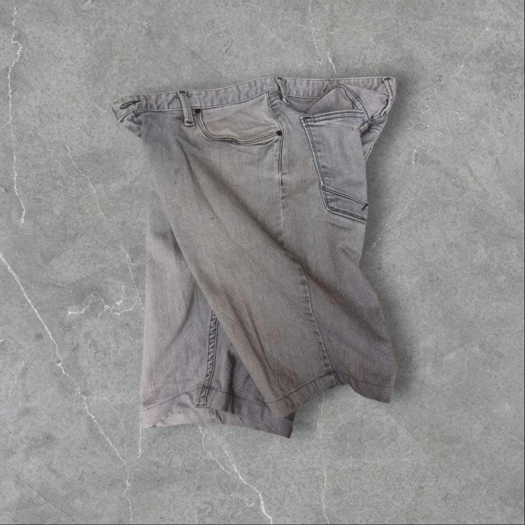 Celana Jeans Pendek Vans