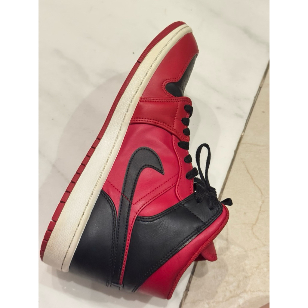 Nike Air Jordan Merah. Size 42. No box. Kondisi 90%