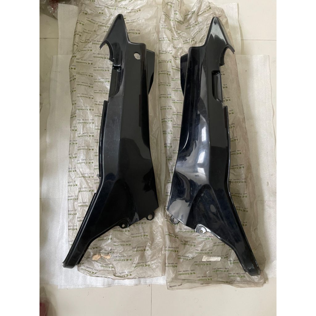 Cover Body Belakang Samping Kawasaki Kaze R VR New Kaze R Lama Old Original 14090-1942 14090-1943
