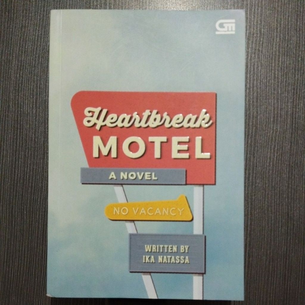 Novel Heartbreak Motel (PRELOVED)