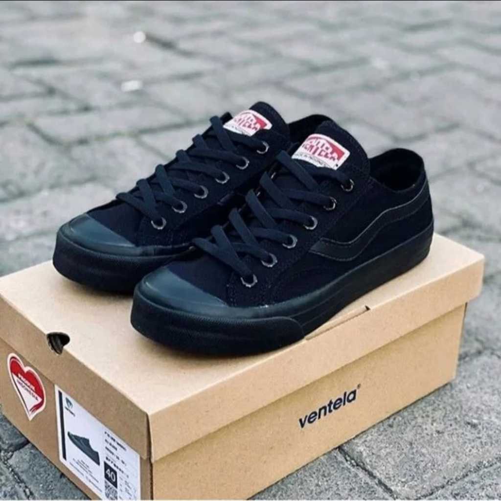 Ventela Public Low All Black Sepatu Hitam Polos