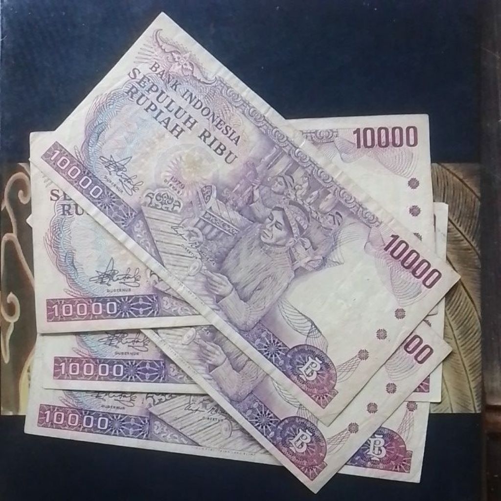 UANG KUNO 10000 RUPIAH GAMELAN TAHUN 1979