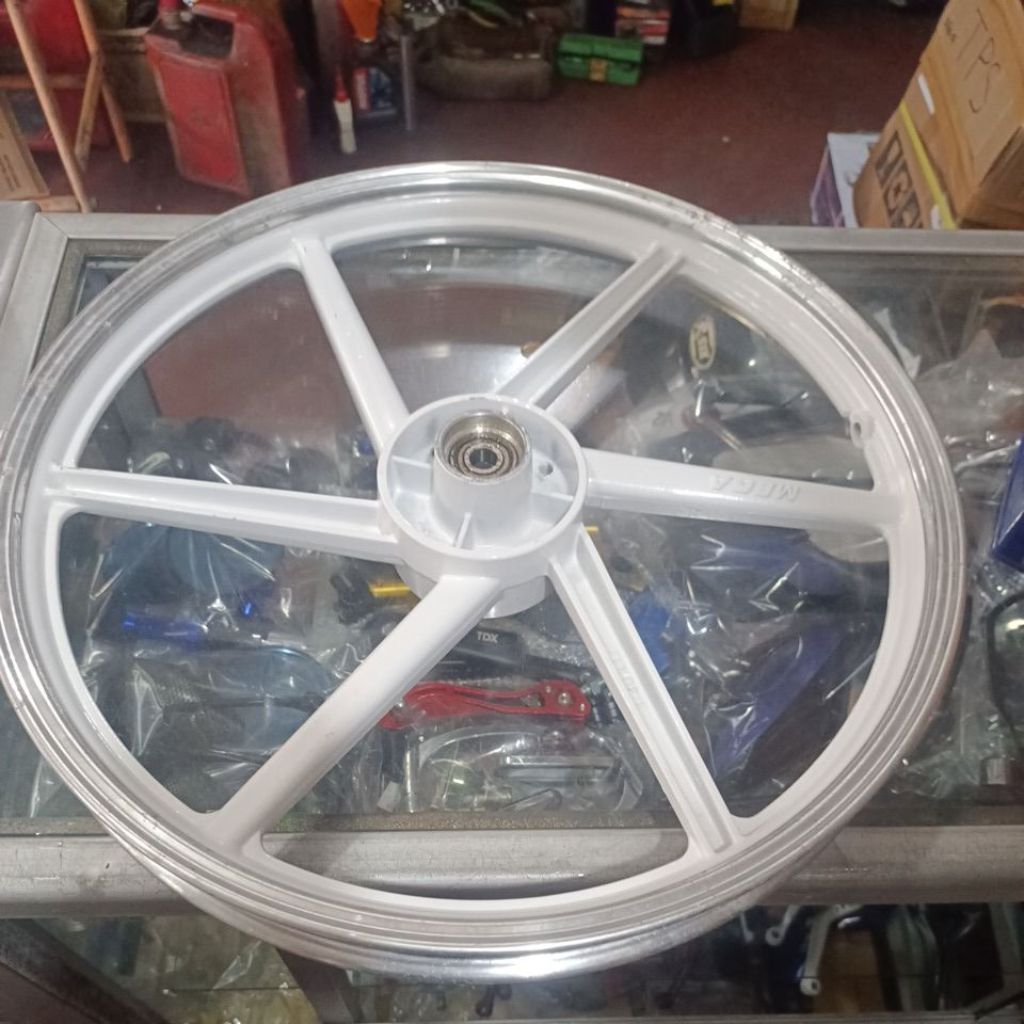 velg racing palang 6 miring fizr depan saja. kondisi sesuai di foto ya