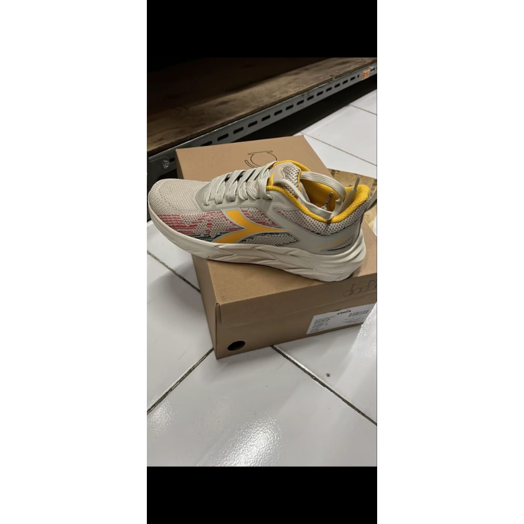 Diadora Nakano Beige Yellow BNIB Original Store