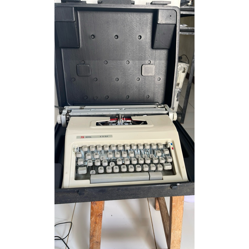 Mesin ketik TA royal R13 DLX