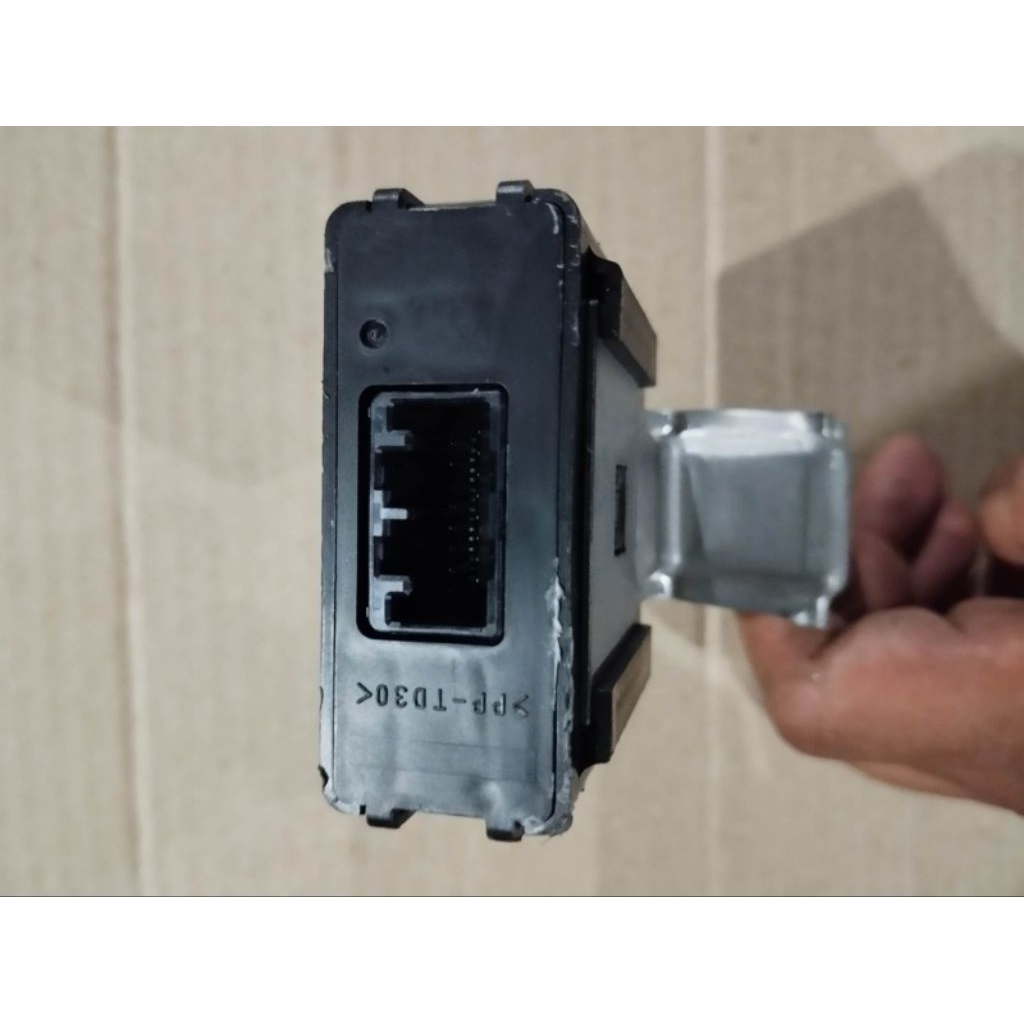 Modul ecu leveling Headlamp  all new pajero sport FACELIF
Original
Bergaransi pasang aktif